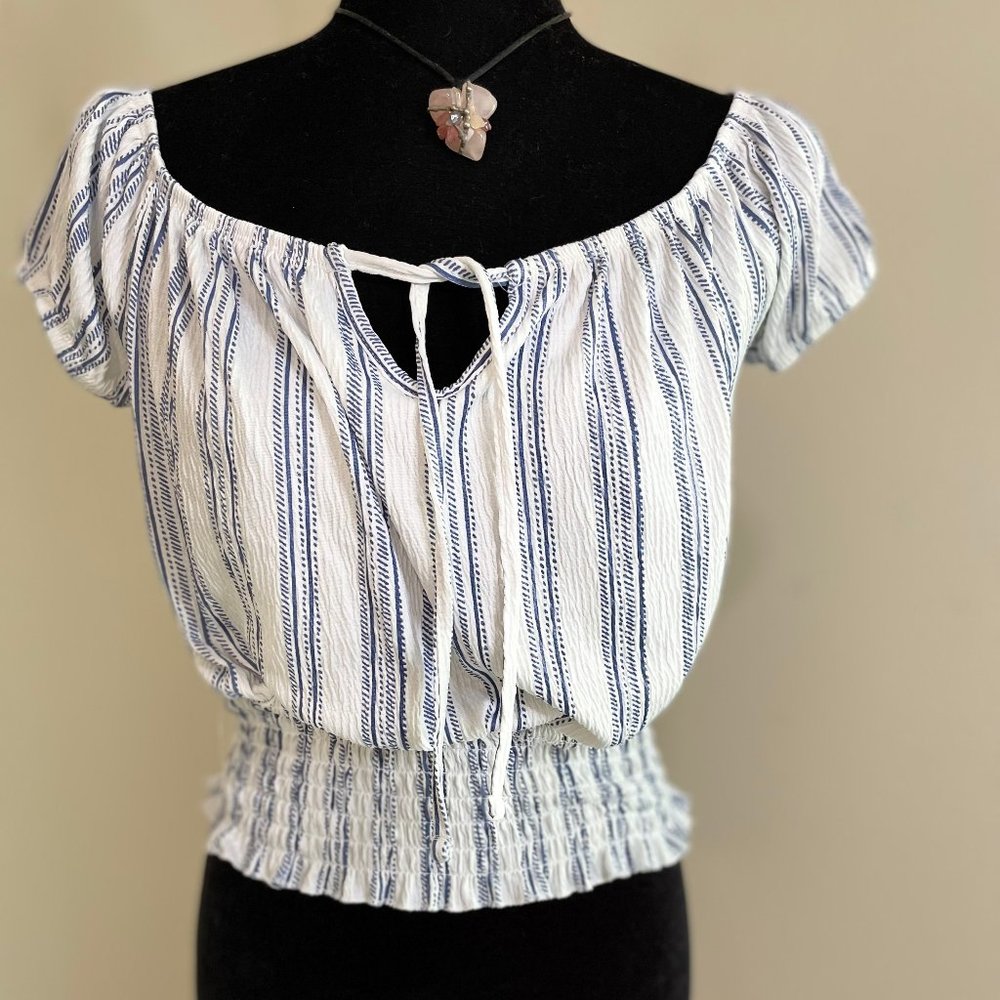 Rue 21 white/blue top small